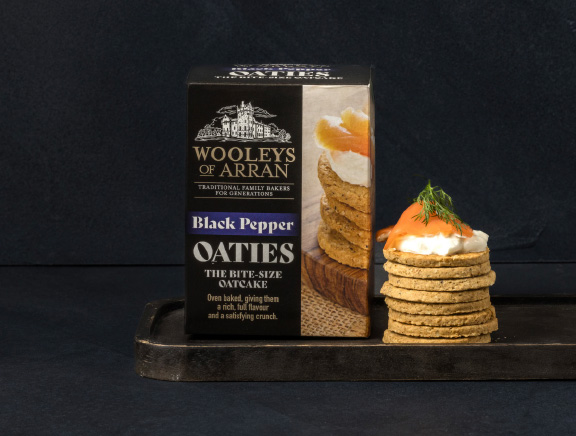 <p>Wooleys of Arran<br>Black Pepper Oaties (190g)</p>